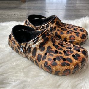 Crocs leopard print far lined clogs